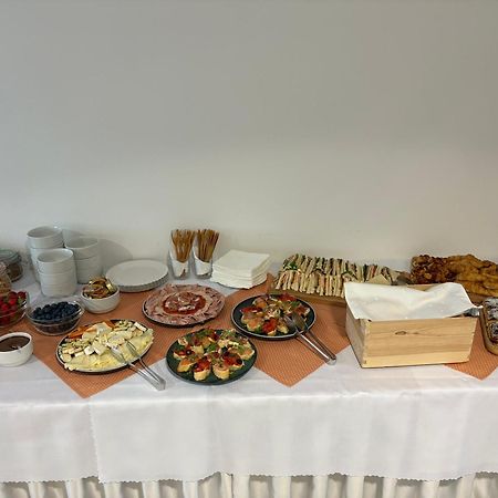 Garni G Hotel Žilina Buitenkant foto