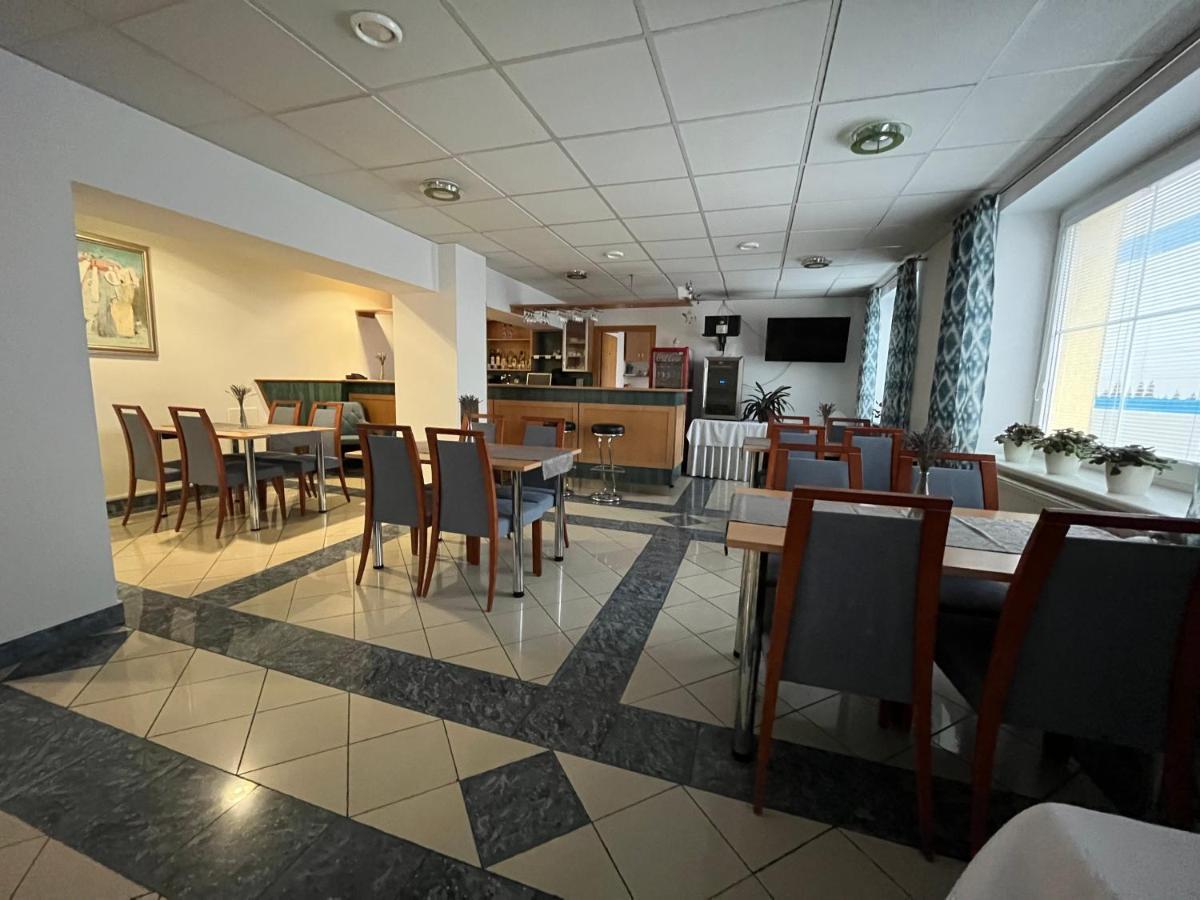 Garni G Hotel Žilina Buitenkant foto