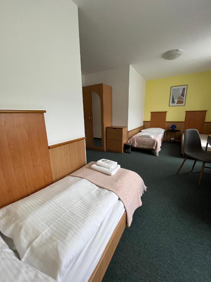 Garni G Hotel Žilina Buitenkant foto