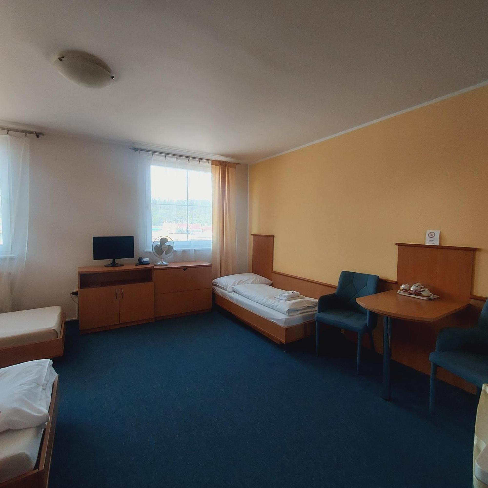 Garni G Hotel Žilina Buitenkant foto