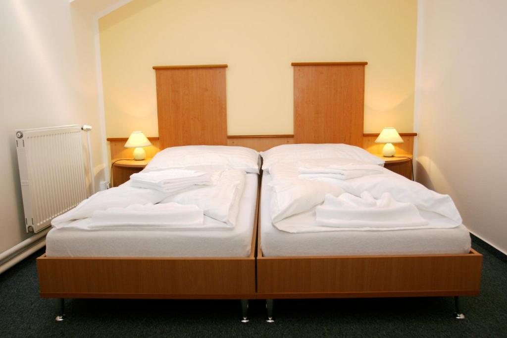 Garni G Hotel Žilina Buitenkant foto